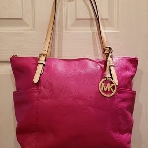 Michael kors zip top jet set tote